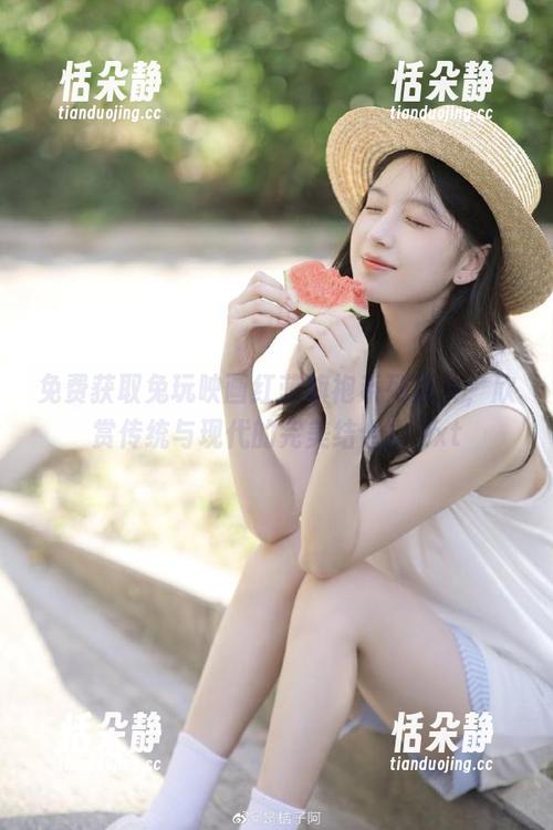 兔玩映画 免费获取兔玩映画红蓝旗袍系列照片,欣赏传统与现代的完美结合!.txt