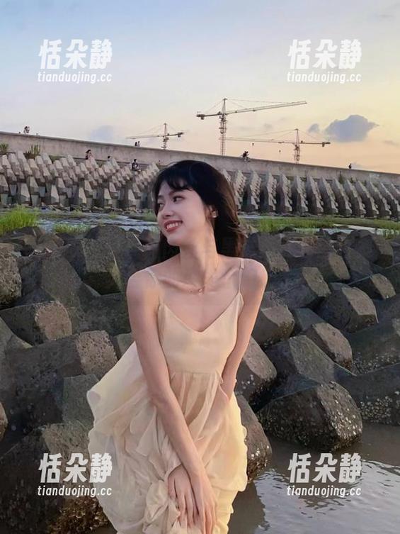 兔玩映画呈现：肉丝与黑袜系列套图合集，契合你的每一个幻想.txt