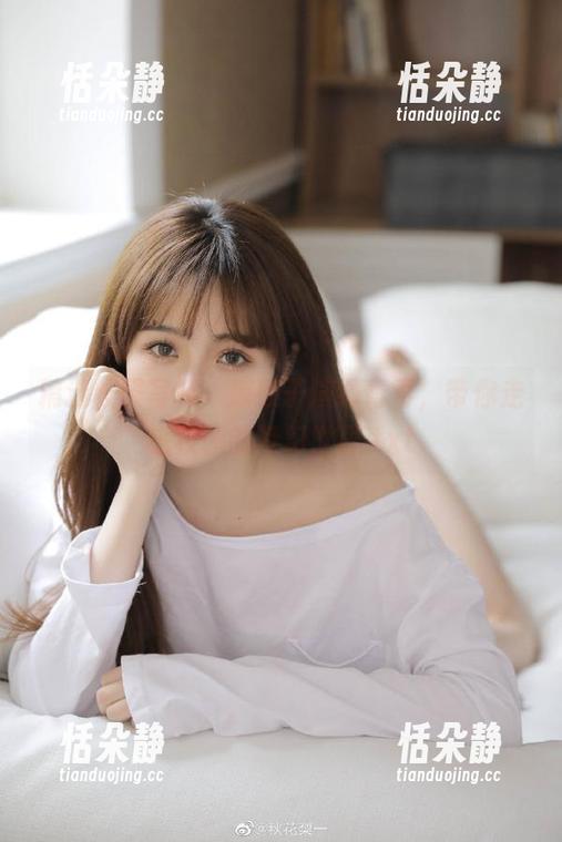 精选校服写真：凉凉子演绎青春，带你走进校园的梦幻世界.txt
