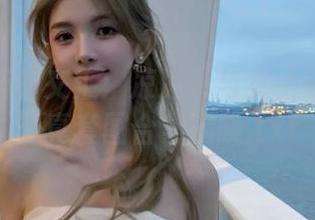 爱与职场的交汇：凉凉子与女上司的七夕写真套图合集揭晓.txt