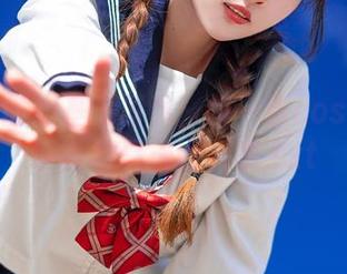 凛子酱的比基尼写真：每一张cos照片都诉说着夏天的故事.txt