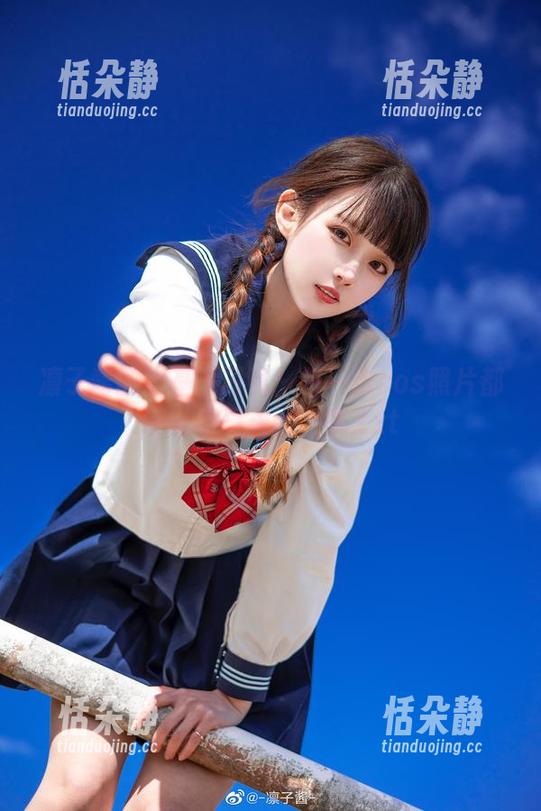 凛子酱的比基尼写真：每一张cos照片都诉说着夏天的故事.txt