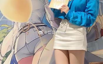 跟随切切celia学姐的脚步，发现精彩绝伦的cos套图作品.txt