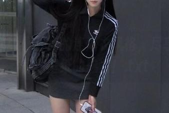追随可可小白兔的连体衣风格，尽享精美写真壁纸的魅力！.txt