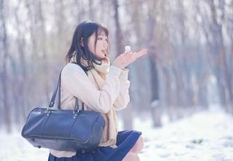 独特福利！周叽是可爱兔兔竞泳图集带你领略泳池边的清新风情.txt