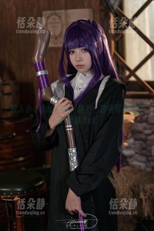 咬人小小兔的连衣裙魅力：独特写真与壁纸合集.txt