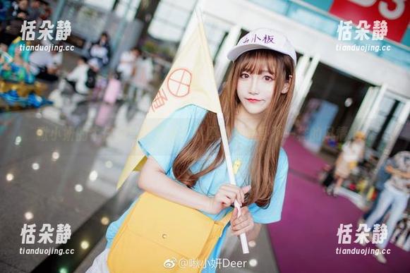 啾小妍的牛仔裤写真艺术：从原图中感受不一样的风情.txt