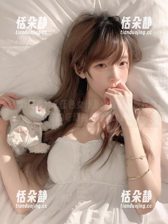 喵糖映画 最新写真集《蓝色女仆》:探索喵糖映画带来的奇幻视觉体验.txt
