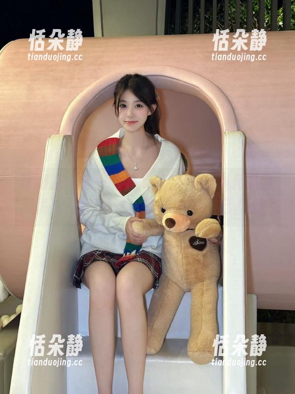 嗲囡囡 - 每一张yumi黄奕清的礼服精选图片，都是我幻想中的完美自己.txt