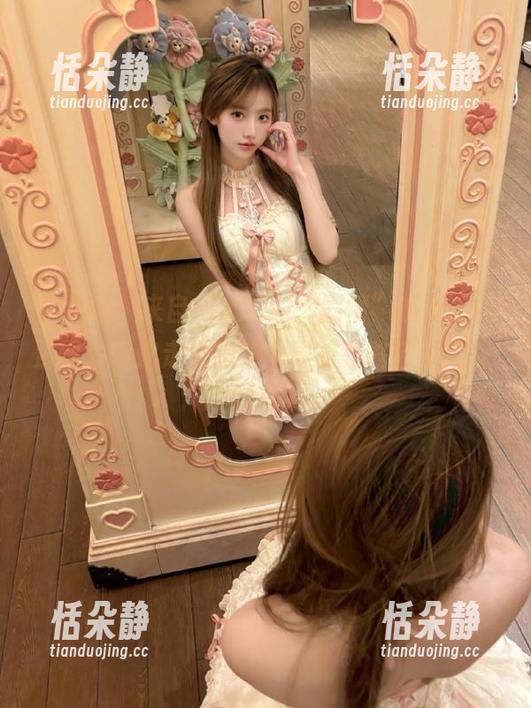 嗲囡囡 - 来自周大萌的“剧情”系列，免费图片带你走进她的世界，领略艺术之美.txt