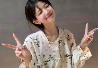 嗲囡囡 – 探索小蛮妖Yummy的裸足图集更新，每一张都传递出独特的艺术气息与灵动的表达！.txt