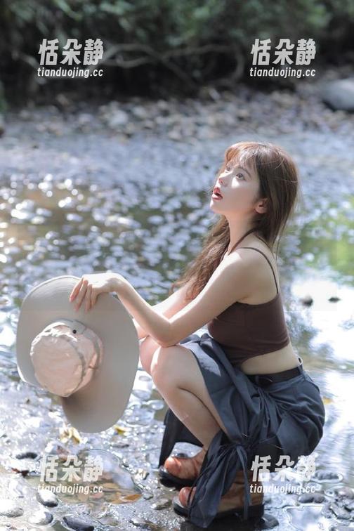嗲囡囡 - 陈怡曼造访无圣光的边缘：与妹妹的写真合集，诠释姐妹间独有的默契.txt
