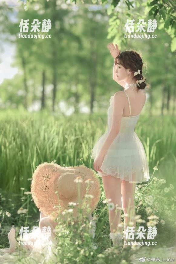 头条女神 - 探索COCO网袜的魅力，免费获取优质写真资源，俘获你的心.txt