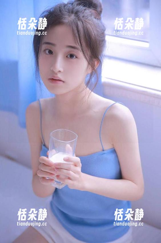 头条女神-尹菲 头条女神 - 重温尹菲女仆图集:优雅姿态与细腻情感的完美结合,尽情享受每一帧的魅力!.txt
