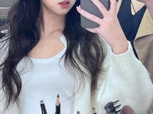 头条女神 – 张梓柔棉袜的温柔呼唤：分享与朋友们的72张精彩写真图片.txt