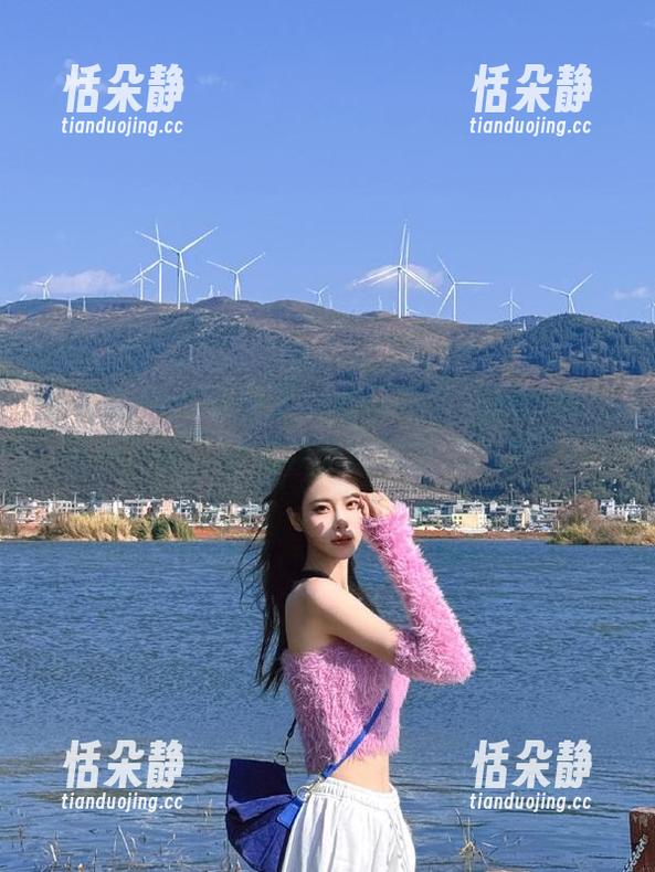 头条女神 - 牛奶浴中恬静的李梓熙，精选图片下载，带你领略她的柔美气质.txt
