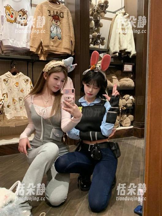 头条女神 - 快来围观！陈怡曼的旅拍图包，下载就是狂欢的开始！.txt