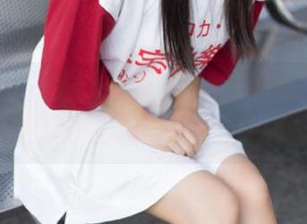 头条女神 – 高韩菲的私房写真journey：用皮衣展现自信与优雅的故事.txt
