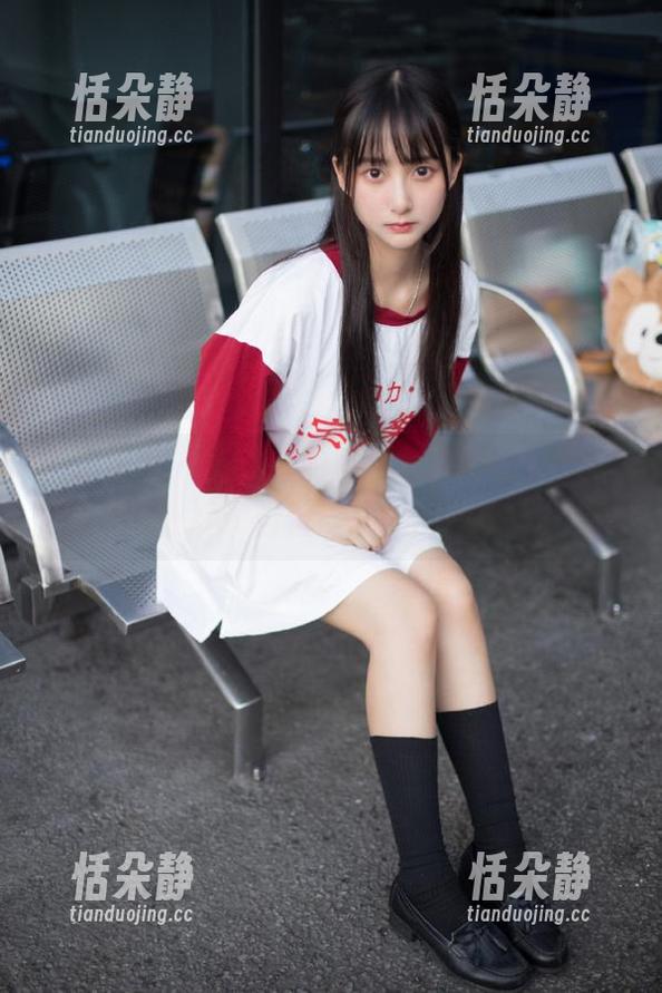 头条女神-高韩菲 头条女神 - 高韩菲的私房写真journey:用皮衣展现自信与优雅的故事.txt