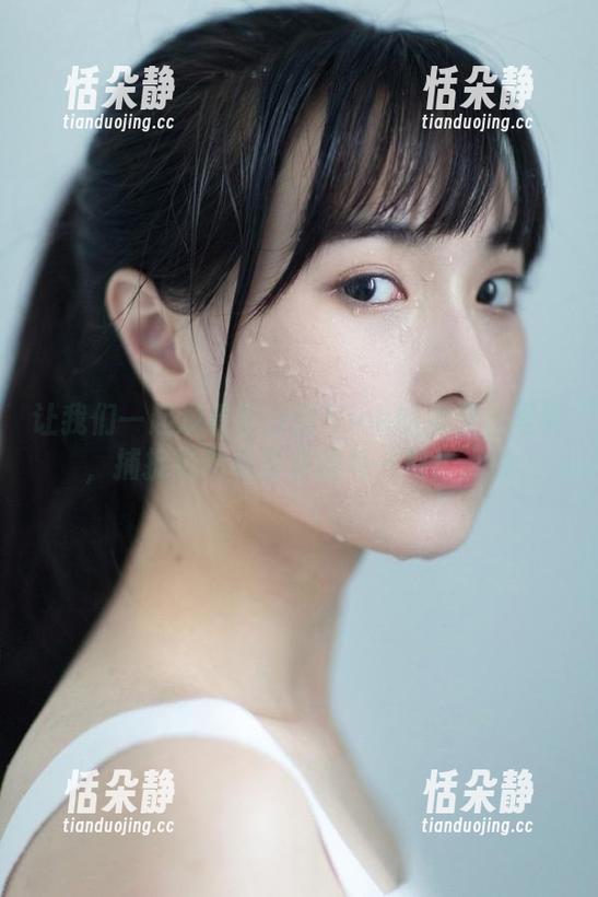 让我们一起观看奈汐酱Nice的裤里丝写真，捕捉灵动与青春的每一刻！.txt