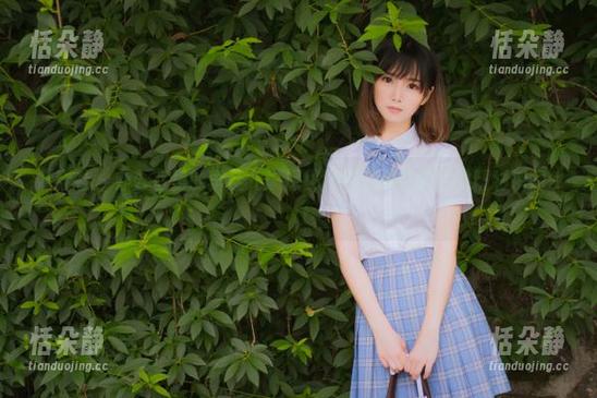 妖精社-李佳儿 妖精社 - 办公室里的李佳儿:探秘原图和精选图包的精彩瞬间.txt