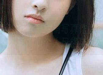 学妹加速跑 – 紫婷眼镜写真作品在线图片分享，展现她的个人风格与创意.txt