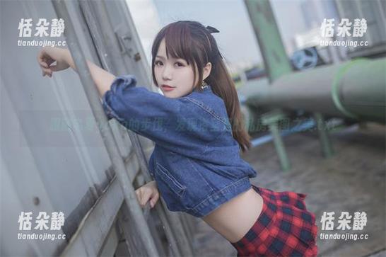 跟随宅夏yoko的步伐，发现浴室里的私房美图之美.txt