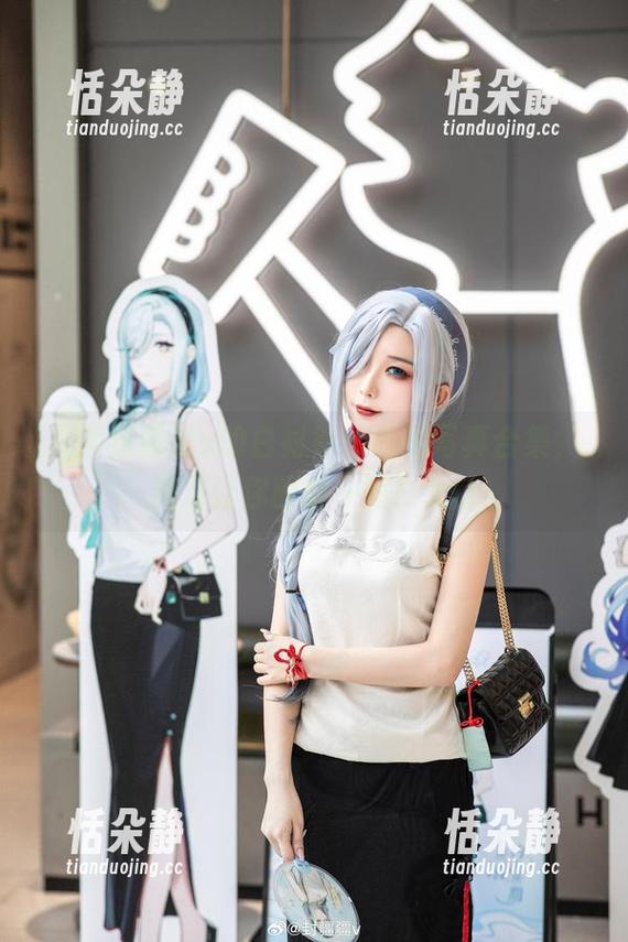 封疆疆v 探索封疆疆v的白衬衫:私房写真合集,绝对让你眼前一亮!.txt