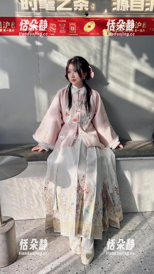 小女巫露娜学妹的写真图片资源，真是让人捧心又捧腹的组合.txt
