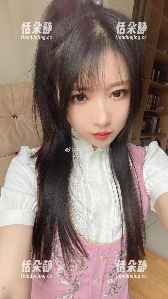 “小女巫露娜流音”作品图集：触碰那些令人心动的视觉细腻瞬间.txt
