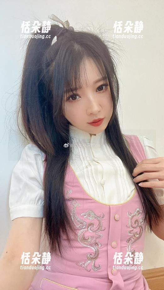 小女巫露娜最新美腿写真分享，勾勒出完美曲线与动人风情！.txt