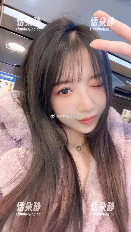 观看小女巫露娜妩媚的美足写真，开启一场关于足部之美的视觉盛宴！.txt