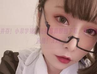 俏皮与优雅并存！小泉学姐吖短裤写真原图下载，快来捕捉她的夏日风情！.txt