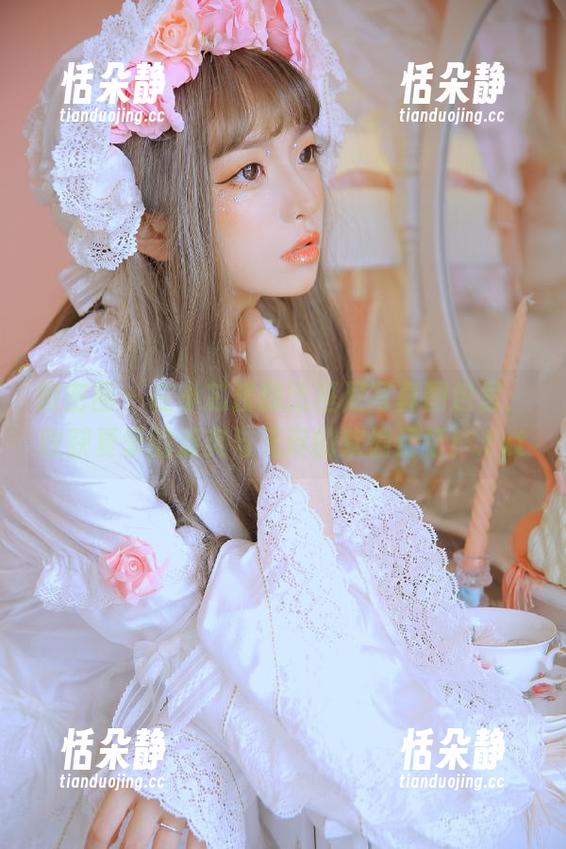 微密圈 - 在小芯酱的比基尼写真图包里，收获夏季的清爽与无尽的欢愉记忆！.txt