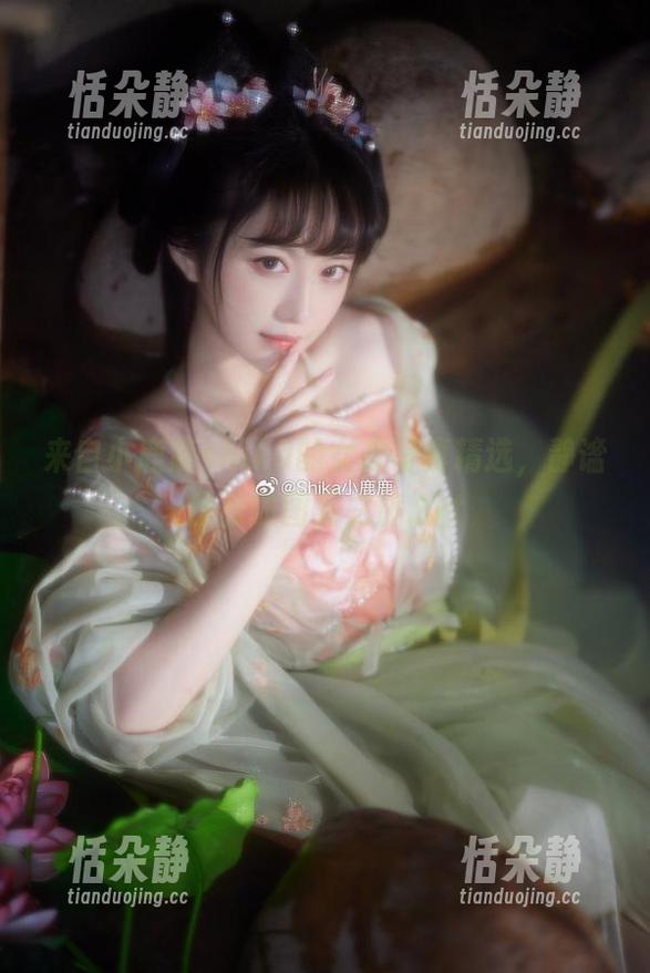 小鹿鹿shika 来自小鹿鹿shika的女孩写真精选,静谧优雅的图库之旅.txt