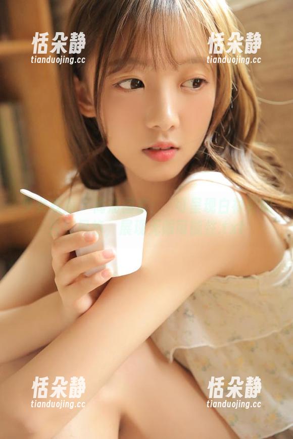 少女秩序 - 高清图集：晞可呈现白衬衫的百变风格，展现无限可能性.txt
