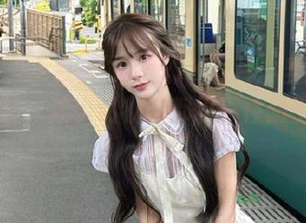 精选“少女秩序”黑丝JK图片：当她们穿上黑丝袜，连小动物们都忍不住想围观！.txt