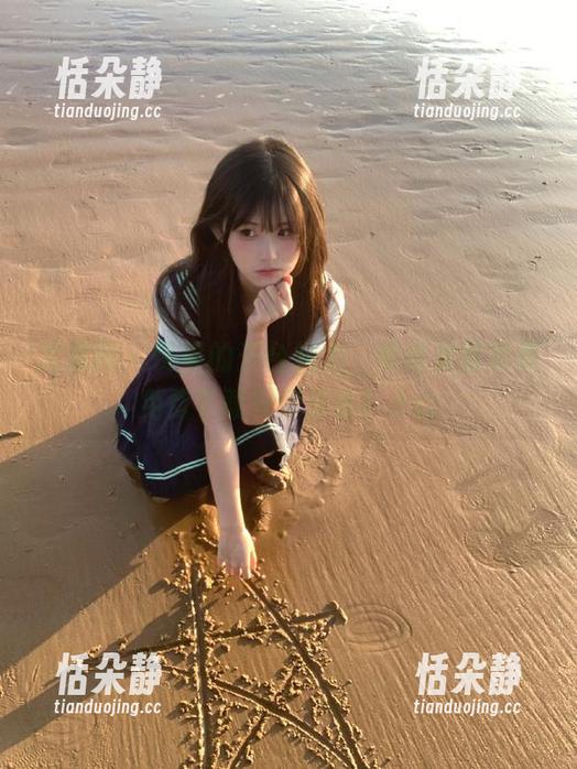 尤果网 - 佟蔓的天台魅力，超高质量写真免费下载等你来拿！.txt