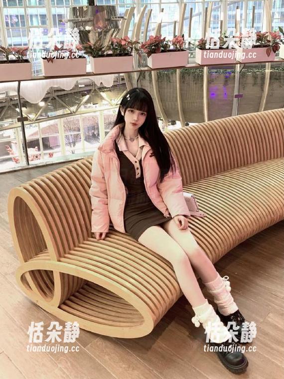 尤果网 - 小喜的日常高清写真合集：揭示她生活中独特的美与瞬间.txt