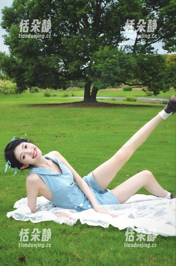 尤果网 - 夏日狂欢，王语纯泳池美图更新，和我一起沉浸其中吧.txt