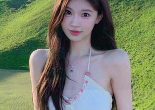 尤物馆 – 一场视觉盛宴，Seven小七的美脚写真合集为你带来无尽的享受，赶快分享吧！.txt