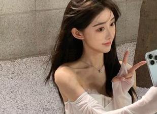 尤蜜荟 – Angela小热巴秘书写真集：精选个性与魅力的碰撞，展现她独特的风格.txt