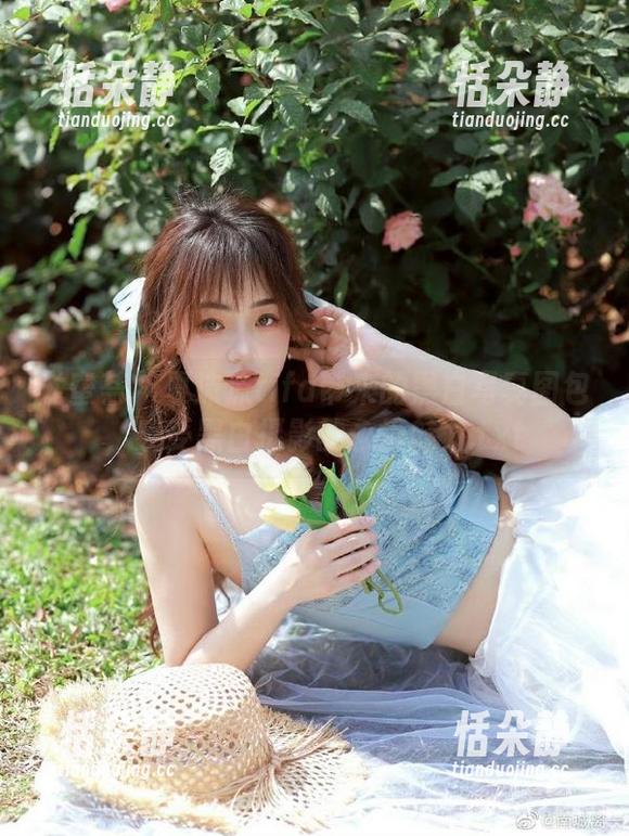 尤蜜荟 - 夏沫沫tifa带来的黑白写真图包，感受黑白摄影的永恒魅力.txt
