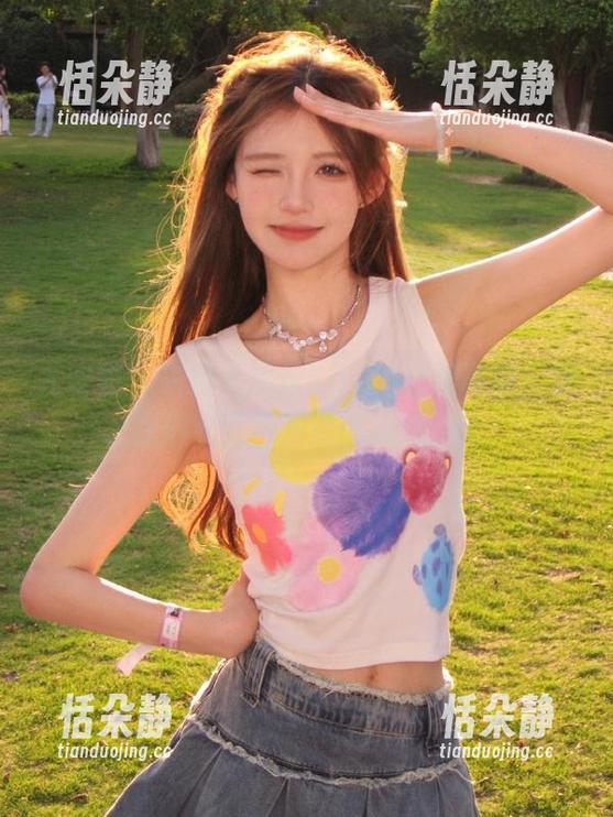 尤蜜荟 - 来自尤妮丝Egg的短裙写真，让我们欣赏她的美图系列.txt