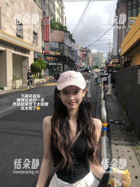 尤蜜荟 - 张雨萌皮衣写真集最新更新：在冷酷中绽放温暖的迷人风采！.txt