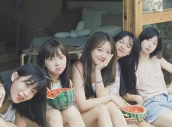 尤蜜荟 – 用黄歆苑的女友写真壁纸，打造一个温馨浪漫的生活空间！.txt