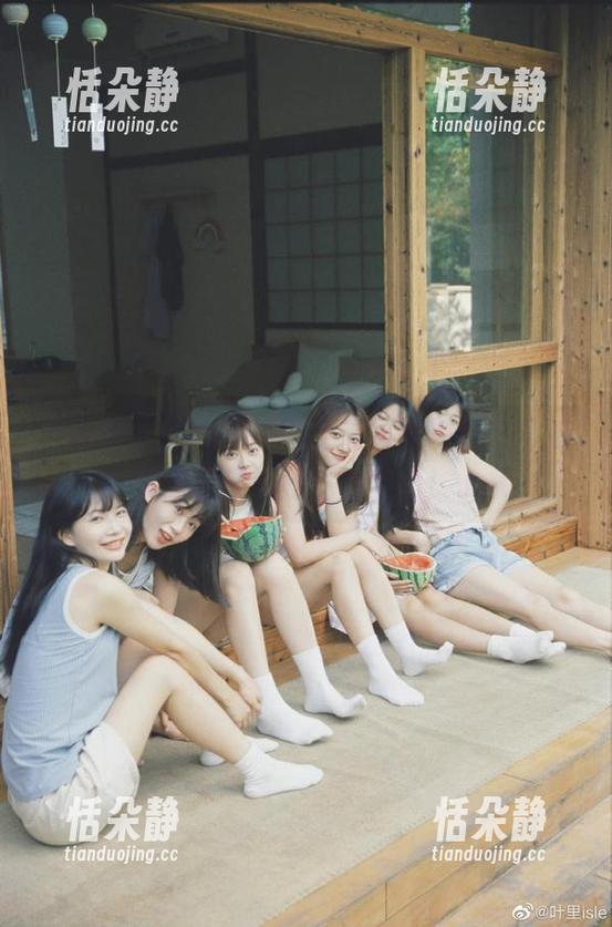 尤蜜荟 - 用黄歆苑的女友写真壁纸，打造一个温馨浪漫的生活空间！.txt