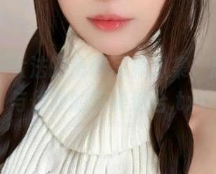 感受布丁大法的吊带写真图集，展现时尚与优雅的完美结合.txt