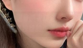 年年Nnian温馨睡衣精选：每一张图片都传递着独特的甜美情怀.txt