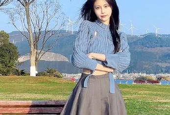 异思趣向 – 在图库资源中，小九的圣诞写真居然吸引了所有的目光！.txt